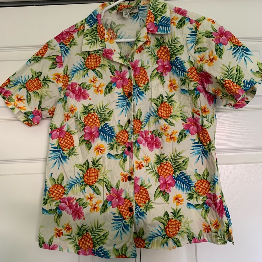 Women’s Hawaiian Shirt. Size M. Go Barefoot brand